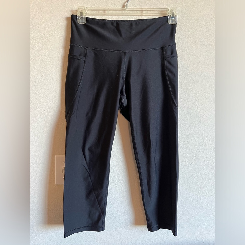 Old Navy Elevate Crop Leggings Size Large